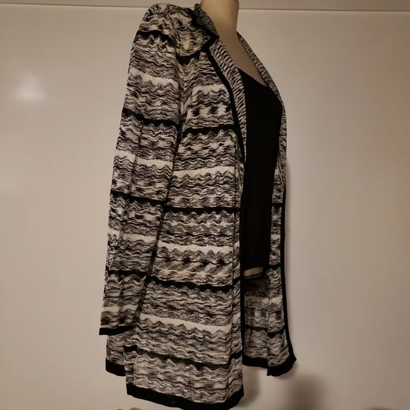 Sweater. - Picture 3 of 9